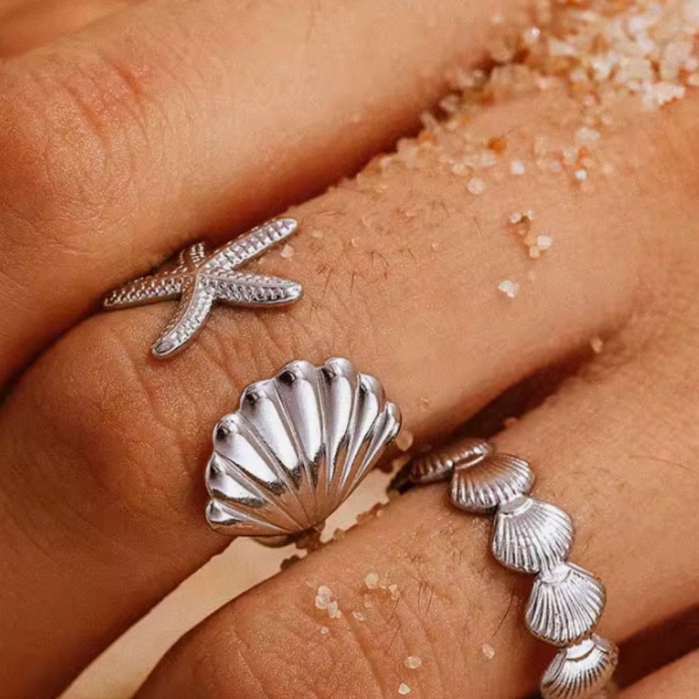 NWOT Seashell and Starfish Ring